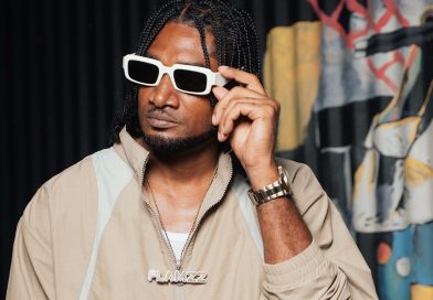 Flamzz wearing sunglasses and a “Flamzz” chain, promoting his viral Afro-Dancehall single Feelings Grow.